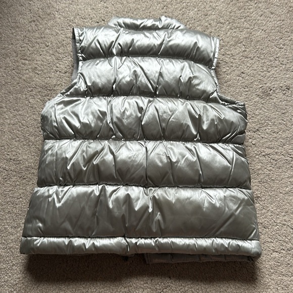 NWOT Silver Toddler Puffer Vest Sz 2T - Picture 3 of 3